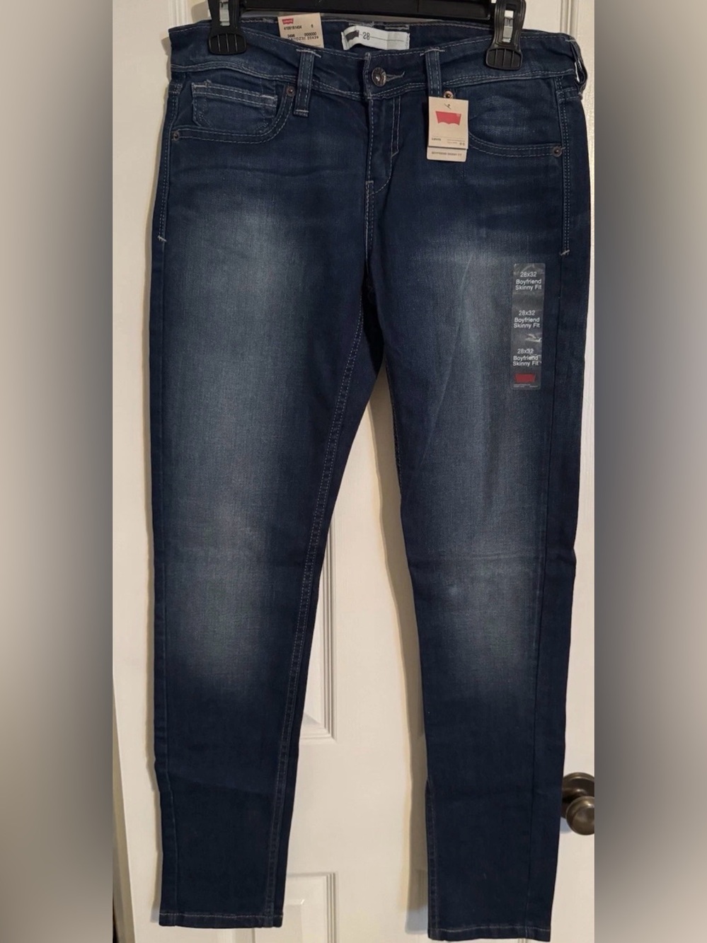 Levi’s Macys Boyfriend Skinny Fit Women’s Jeans Medium Wash Size 28x32 New